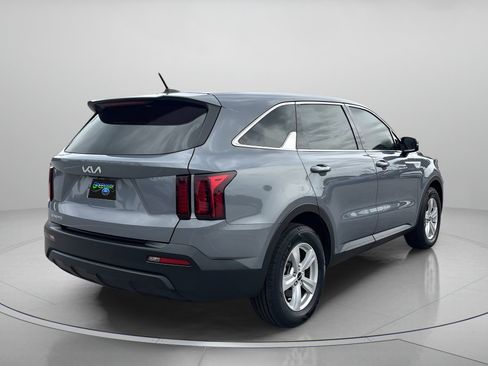 Used 2023 Kia Sorento LX FWD image 3