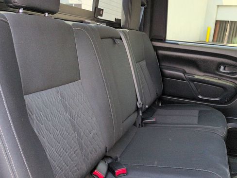 Used 2019 Nissan Titan SV w/ SV Convenience Package RWD image 16