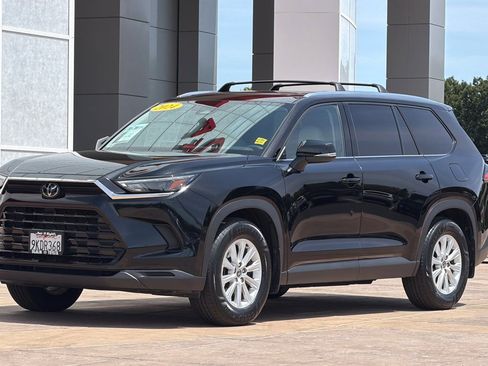 Used 2024 Toyota Grand Highlander AWD image 8