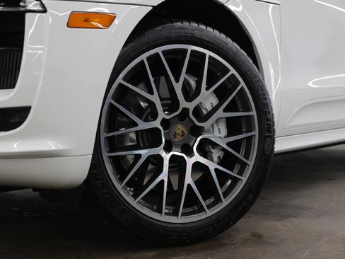 Used 2020 Porsche Macan Turbo AWD/4WD image 3