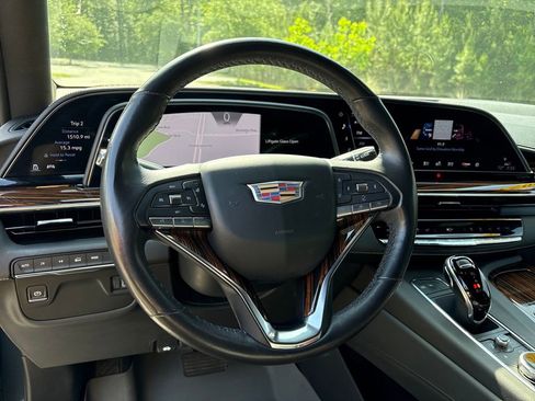 Used 2021 Cadillac Escalade Luxury AWD/4WD image 9