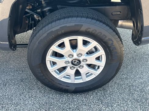 Used 2025 Toyota Tacoma SR5 AWD/4WD image 42