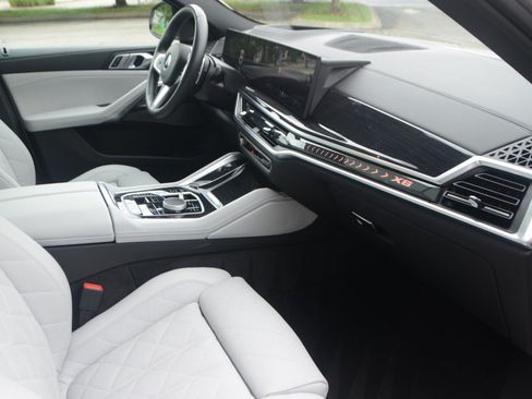 Used 2026 BMW X6 xDrive40i AWD/4WD image 4