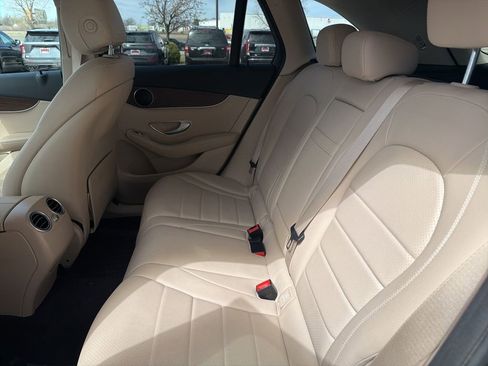 Used 2022 Mercedes-Benz GLC 300 4MATIC image 11