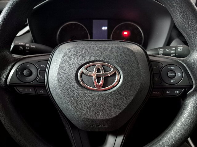 Certified 2021 Toyota RAV4 LE AWD/4WD image 17