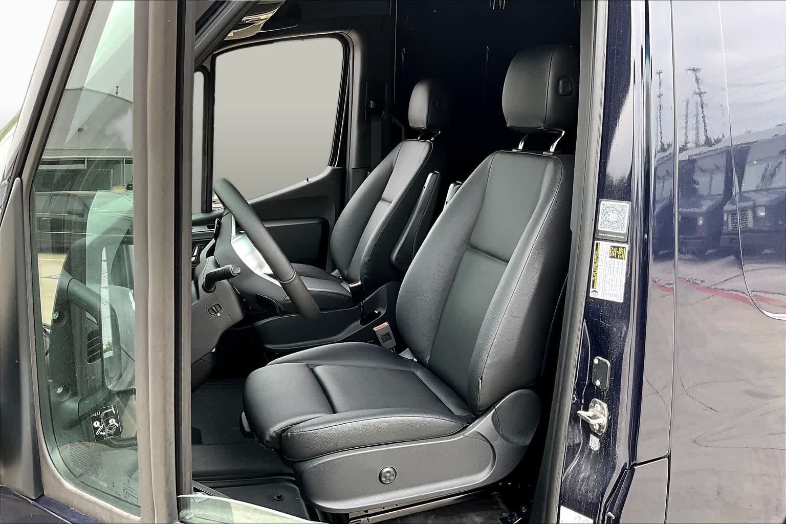 Used 2025 Mercedes-Benz Sprinter 2500 image 17