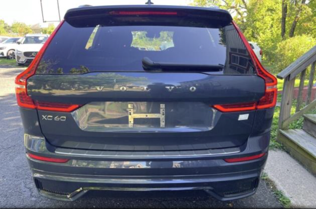 Used 2024 Volvo XC40 B5 Plus w/ Protection Package Premier AWD/4WD image 25