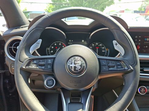 Used 2023 Alfa Romeo Stelvio Veloce AWD/4WD image 21
