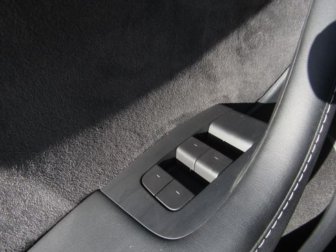 Used 2023 Tesla Model Y Long Range image 21