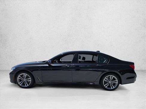 Used 2017 BMW 750i RWD image 9