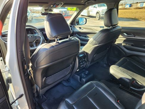 Used 2025 Jeep Grand Cherokee L Limited AWD/4WD image 14