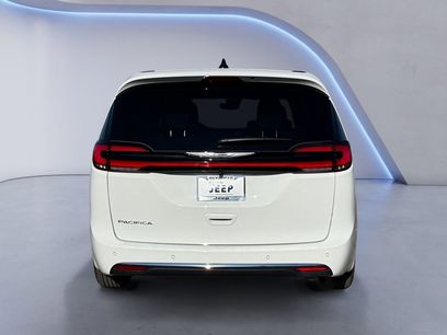 New 2026 Chrysler Pacifica Select
