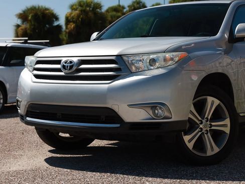Used 2013 Toyota Highlander Limited AWD/4WD image 19