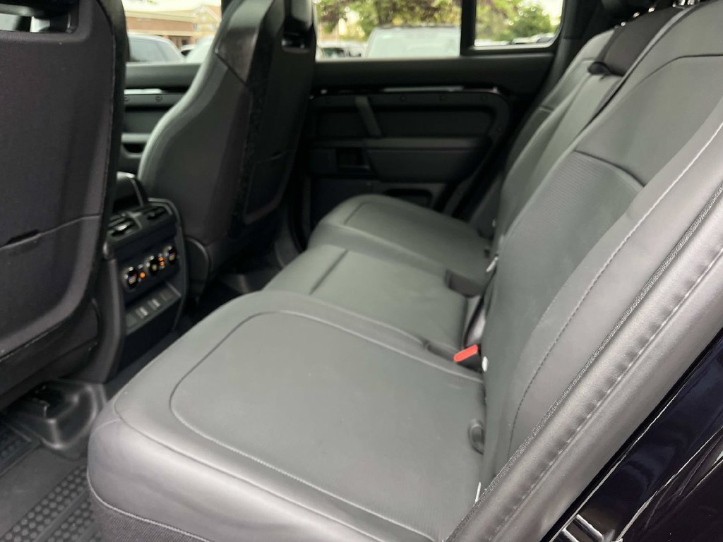 Certified 2026 Land Rover Defender 110 OCTA AWD/4WD image 21