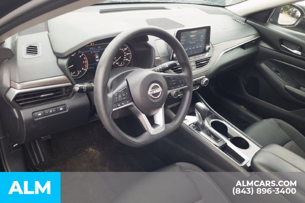 Used 2024 Nissan Altima 2.5 SV FWD image 5