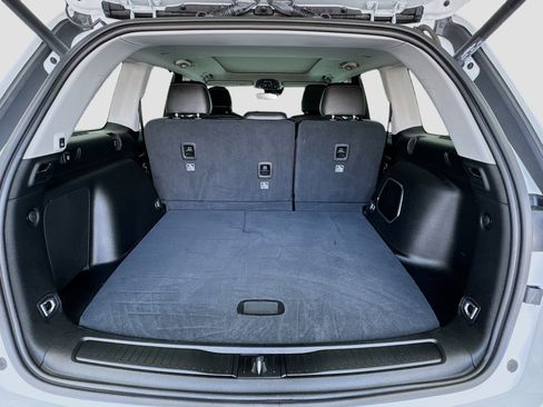 Used 2023 Jeep Grand Cherokee 4WD 4xe w/ Luxury Tech Group II image 19