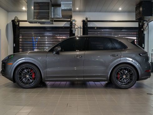 Used 2025 Porsche Cayenne GTS image 2