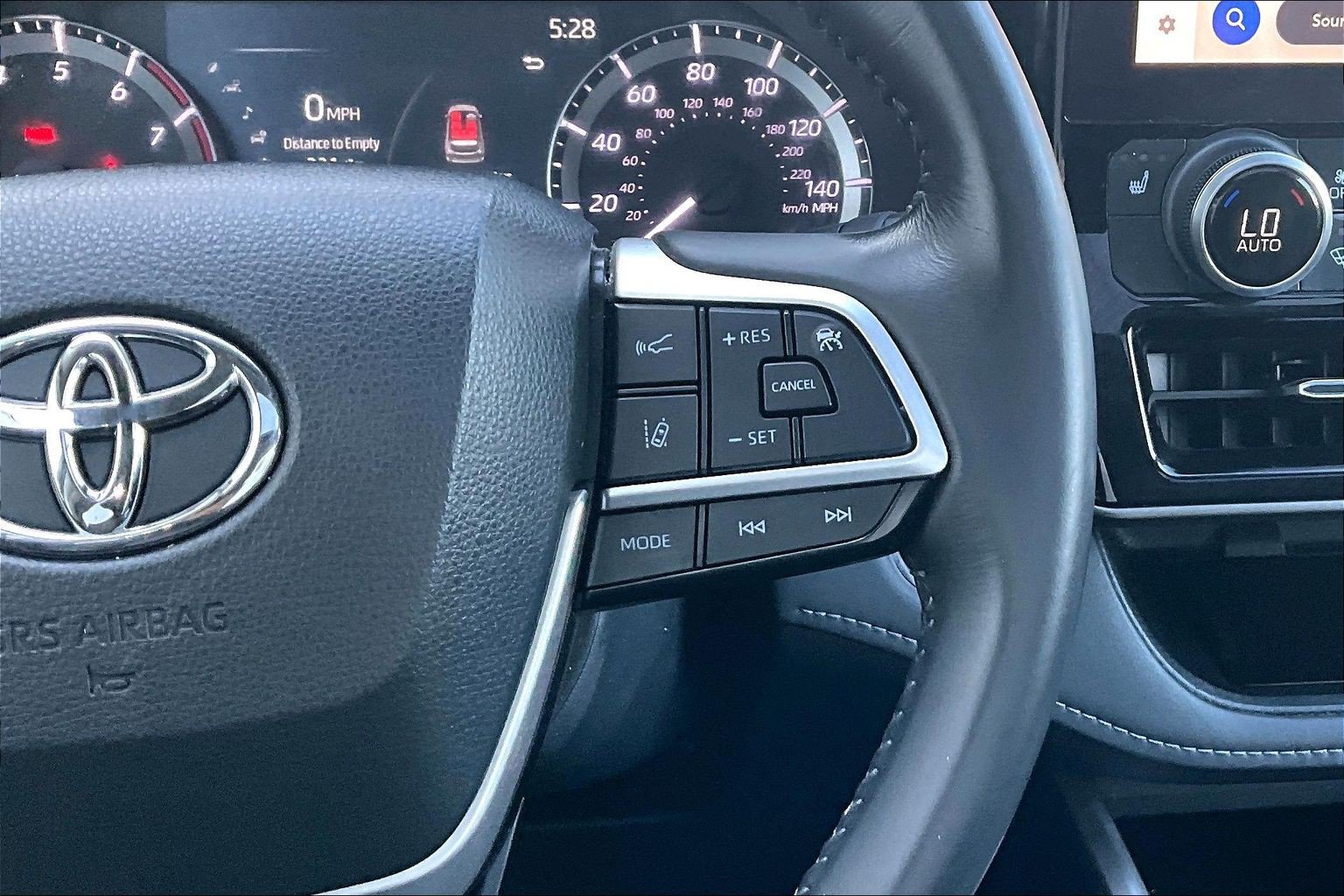 Used 2023 Toyota Highlander XLE AWD/4WD image 17