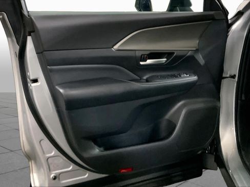 Used 2025 Toyota Grand Highlander AWD image 22