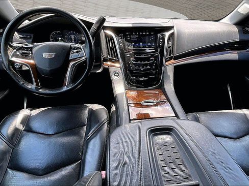 Used 2020 Cadillac Escalade Luxury RWD image 12