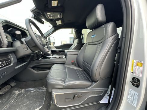 New 2026 Ford F250 Platinum w/ FX4 Off-Road Package image 13