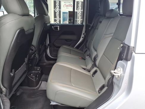 Used 2024 Jeep Gladiator Mojave AWD/4WD image 19
