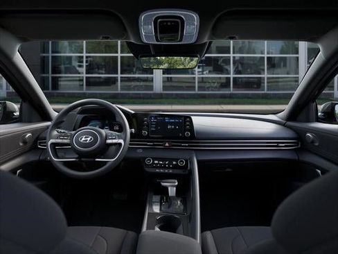 New 2025 Hyundai Elantra SEL image 11