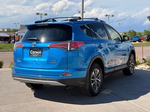 Used 2017 Toyota RAV4 AWD Hybrid image 8
