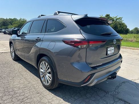 Used 2024 Toyota Highlander Platinum AWD/4WD image 7
