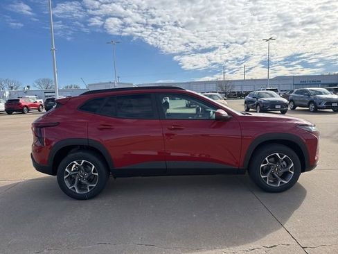 New 2026 Chevrolet Trax LT w/ Driver Confidence Package FWD image 2