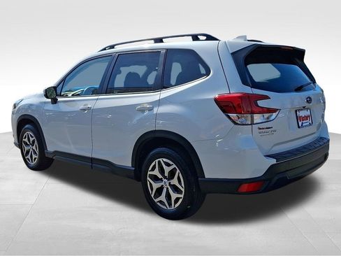 Used 2023 Subaru Forester Premium image 4