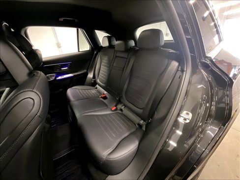 Used 2025 Mercedes-Benz GLC 350e 4MATIC image 27