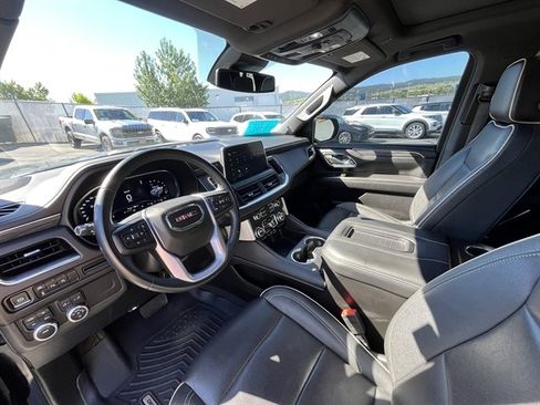 Used 2023 GMC Yukon XL SLT AWD/4WD image 17