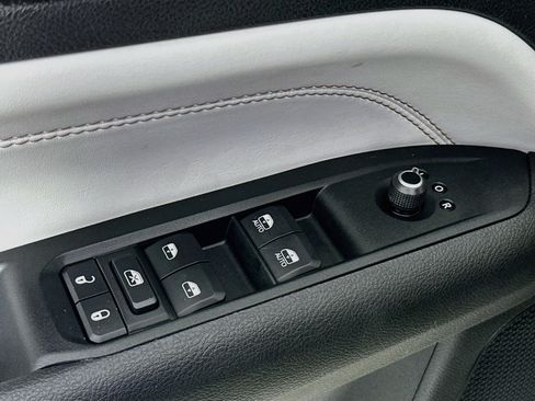 Used 2023 Jeep Compass Limited w/ Elite Group AWD/4WD image 18
