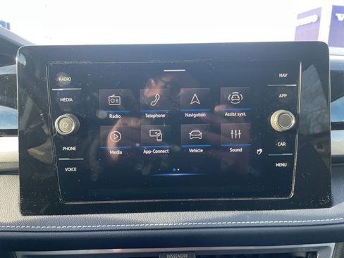 Certified 2025 Volkswagen Taos SEL image 13