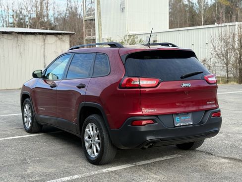 Used 2017 Jeep Cherokee Sport image 7