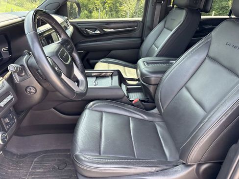 Used 2024 GMC Yukon XL Denali w/ Advanced Technology Package AWD/4WD image 14