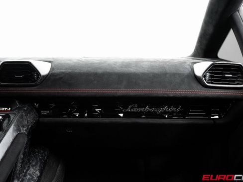 Used 2018 Lamborghini Huracan Performante image 37