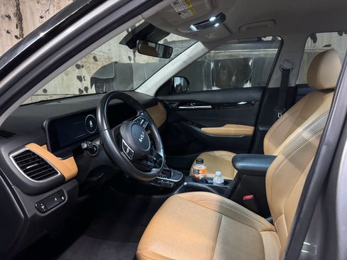 Used 2024 Kia Seltos EX FWD image 3
