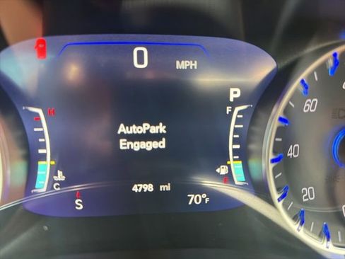Used 2025 Chrysler Pacifica Pinnacle w/ Trailer Tow Group AWD/4WD image 18