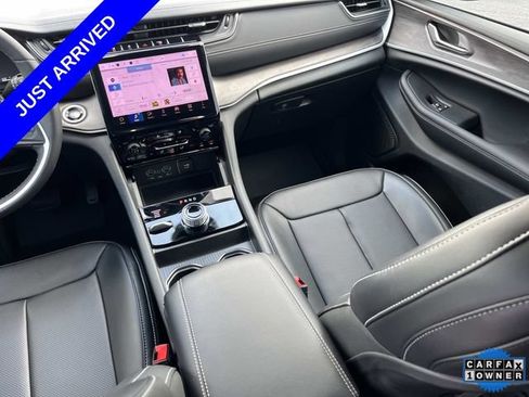 Used 2025 Jeep Grand Cherokee Limited w/ Luxury Tech Group II AWD/4WD image 15