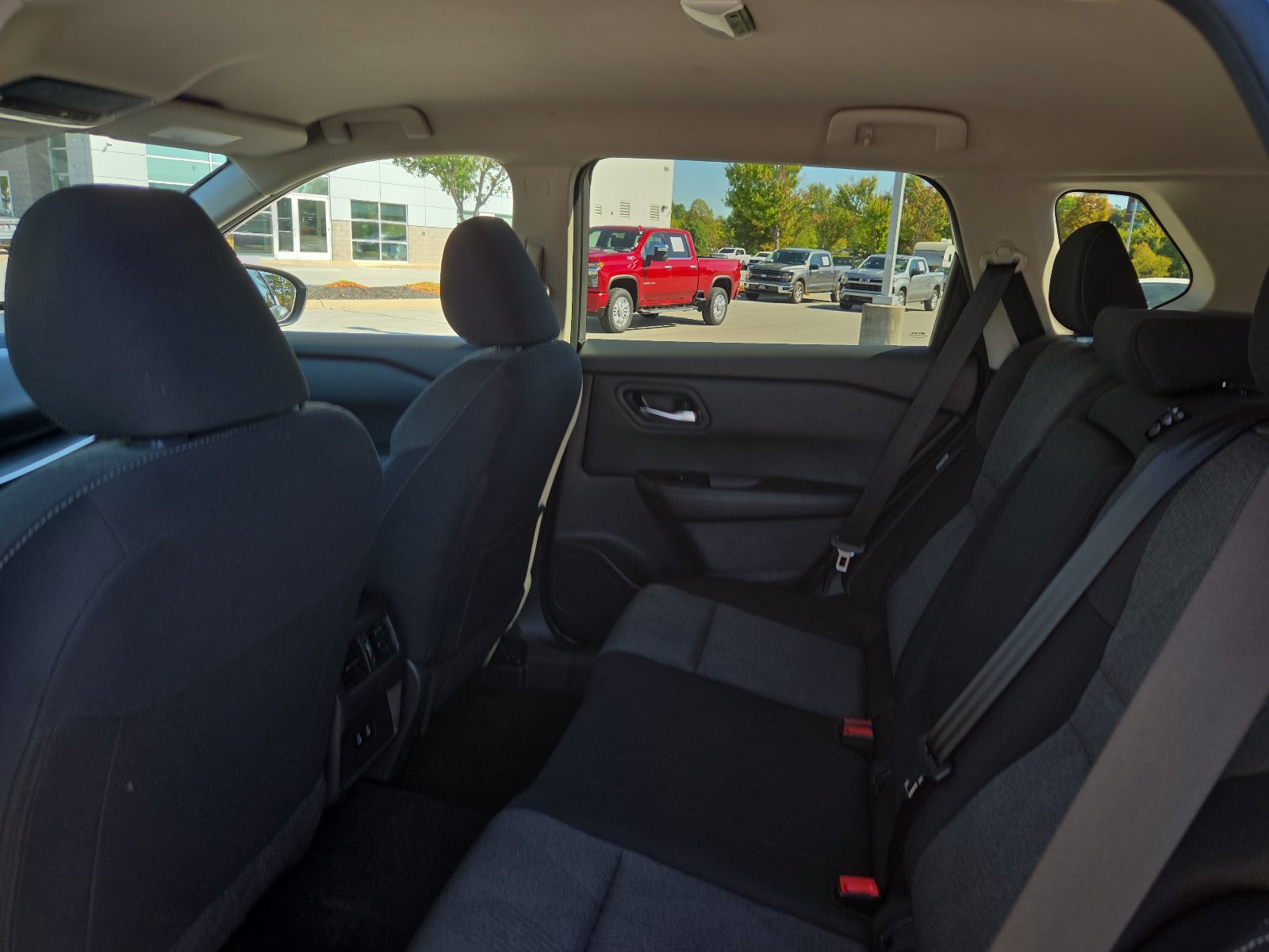 Used 2024 Nissan Rogue SV AWD/4WD image 10