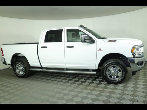 Used 2024 RAM 2500 Tradesman w/ Chrome Appearance Group image 14
