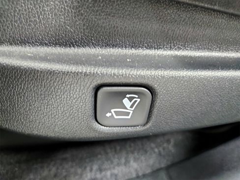 Used 2025 Kia Sorento SX image 39