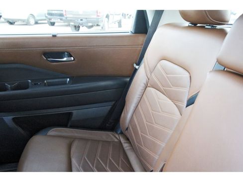 Used 2023 Nissan Pathfinder Platinum w/ Lighting Package (N93) image 14