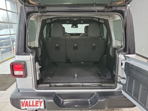 Used 2024 Jeep Wrangler Unlimited Sport AWD/4WD image 16