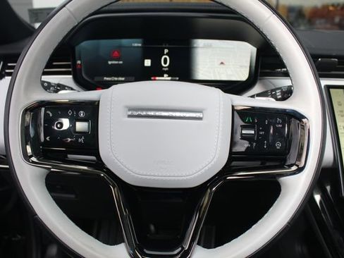Used 2025 Land Rover Range Rover Sport Dynamic SE image 17