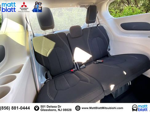 Used 2023 Chrysler Voyager LX image 29