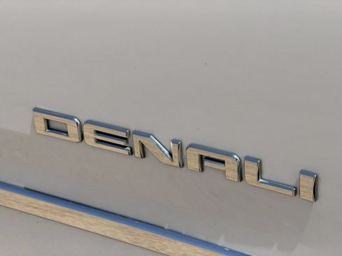Used 2016 GMC Yukon Denali w/ Open Road Package AWD/4WD image 11