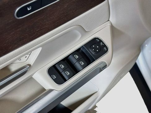 Used 2022 Mercedes-Benz GLB 250 4MATIC image 18